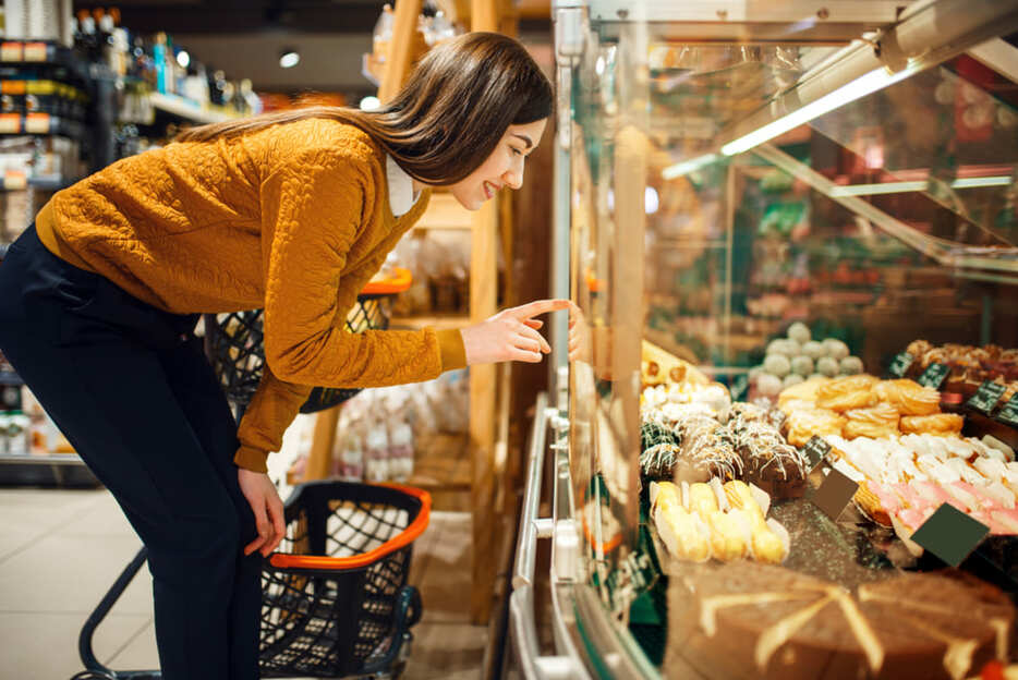 毎月1万円以上をお菓子代。食べなければ痩せるし「節約」になると分かっていても、やめられません。せめて安く買う方法を教えてください。