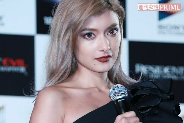 ローラ