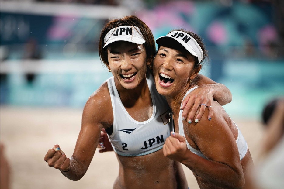 石井美樹（湘南RIGASSOビーチバレーボールクラブ）/長谷川暁子（NTTコムウェア）組【写真：Volleyball World】