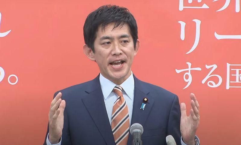 ［写真］自民党総裁選へ出馬表明を行う小林鷹之氏