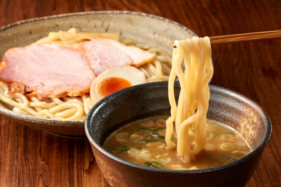 つけ麺が大好きで週5回食べていますが「塩分過多」と「食費」を考えたら週2回に減らしたほうがいいですか？外食費用の全国平均は？