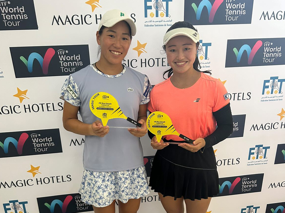 「マジックホテル・ツアーズ by FTT」（チュニジア・モナスティル）の女子ダブルスで2週連続優勝を飾った阿部宏美（EMシステムズ／左）と勝見幸璃（TEAM 自由が丘）（写真提供◎阿部宏美：EMシステムズ所属）