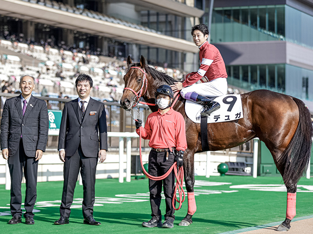 ワイン好きの藤田オーナーの所有馬デュガ(撮影：下野雄規)