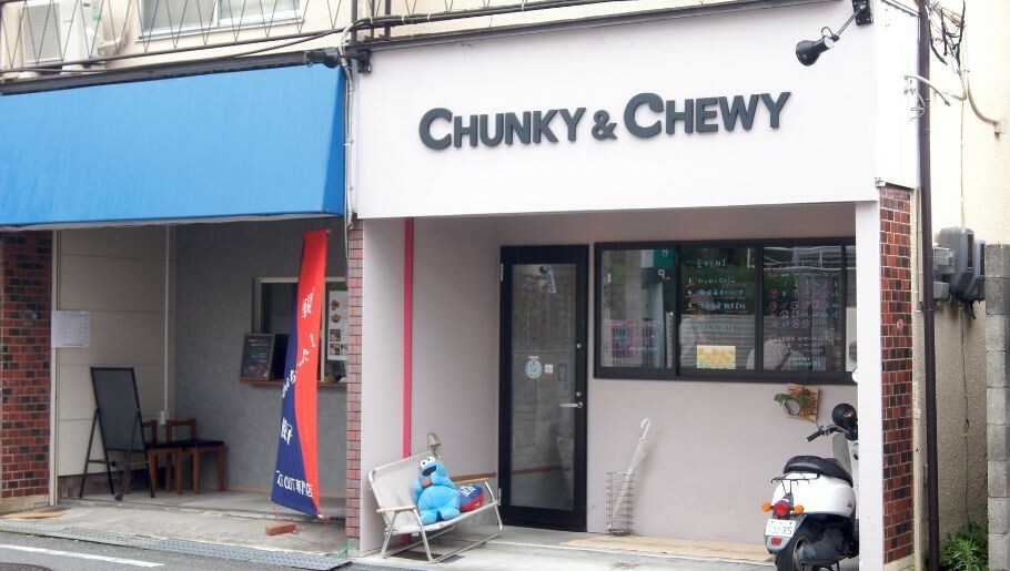 30種すべての生地が違う専門店の「CHUNKY＆CHEWY(チャンキー＆チューイー)」(大阪・枚方)