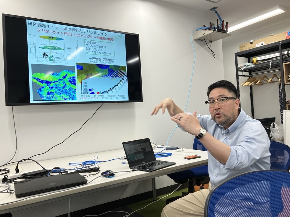新技術について説明する川村教授