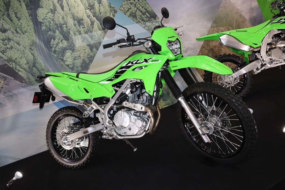 カワサキ：KLX230S（写真は2024年の東京モーターサイクルショー参考出品車）