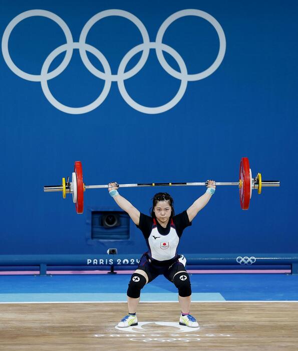 女子49キロ級　スナッチで83キロに成功した鈴木梨羅＝パリ（共同）