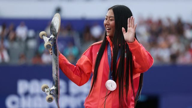 スケートボード女子パークで銀メダルを獲得した開心那選手(写真:ロイター/アフロ)