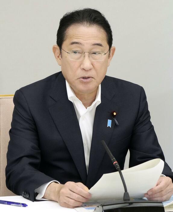 能登半島地震の復旧・復興支援本部の会合で発言する岸田首相＝26日午前、首相官邸