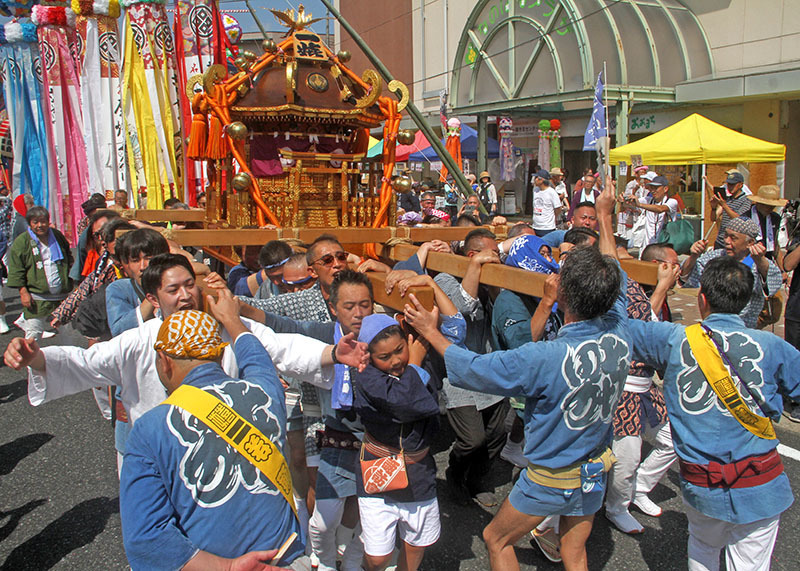 威勢のいい掛け声が響いた大一関神輿祭