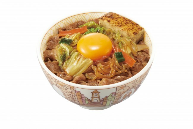 「月見すきやき牛丼」（ミニ 640円／並盛 690円／中盛 840円／大盛 890円／特盛 1040円／メガ 1190円）　※価格は税込み