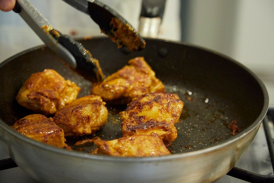 ▲ 外はカリっと、中はしっとり焼き上がるタンドリーチキン