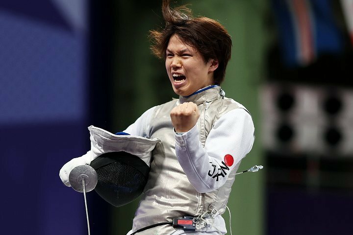 男子フルーレ団体決勝でも躍動をみせた飯村。最後は金メダルを引き寄せた。(C) Getty Images