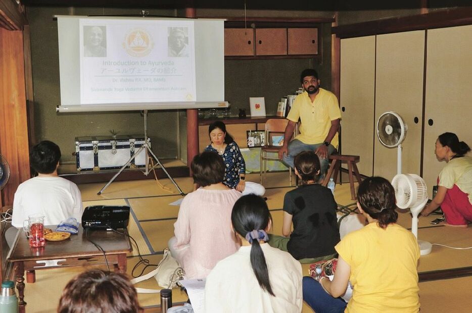 インドが起源の伝承医学、アーユルヴェーダの講座（和歌山県田辺市中屋敷町で）