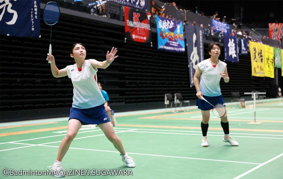 勢いよく準々決勝までを勝ちきった秋田まな（右）／山北眞緖（ふたば未来学園）