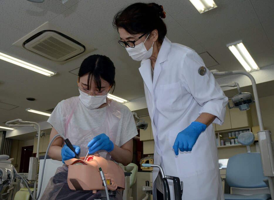 広島大歯学部の歯科衛生士教育研修センター。復職希望者や新人のスキルアップを支援している