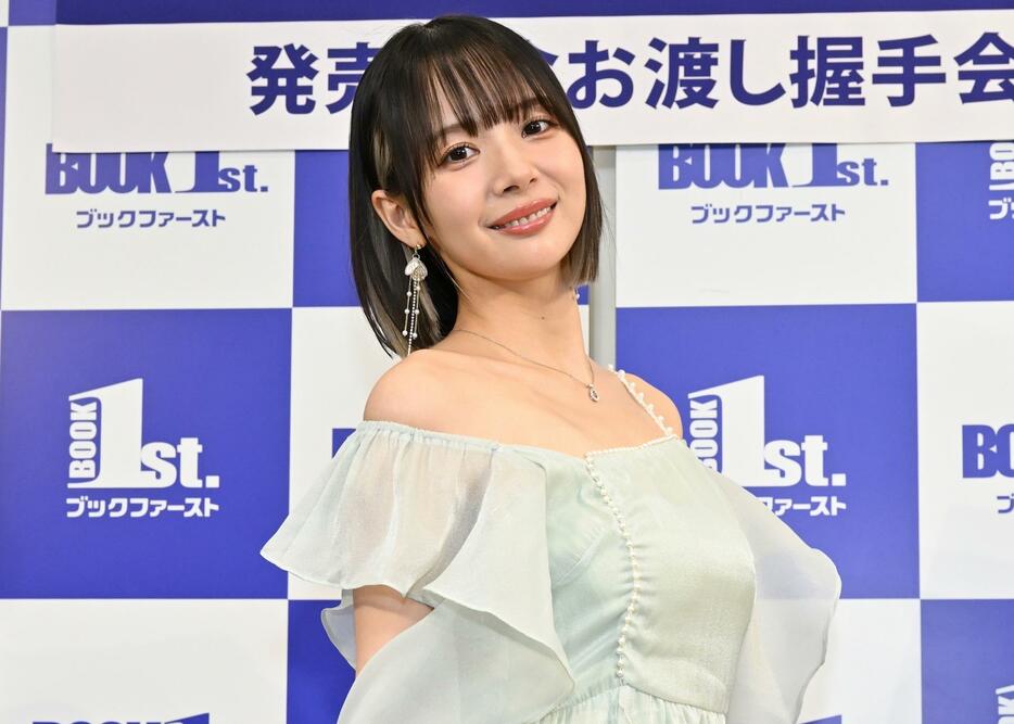 写真集「おかぴのぴ」の発売記念イベントに登場した岡田紗佳さん