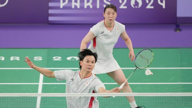 世界1位の中国ペアとの準決勝に臨んだ渡辺勇大選手、東野有紗選手ペア(写真:AP/アフロ)