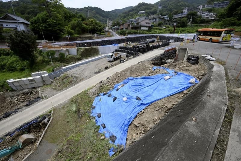 復旧工事が行われている静岡県熱海市の伊豆山地区＝２０２４年７月３日