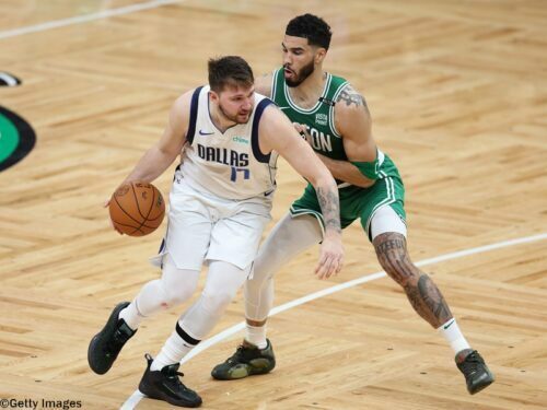 昨季ファイナルで対戦したドンチッチ（左）とテイタム（右）[写真]=Getty Images