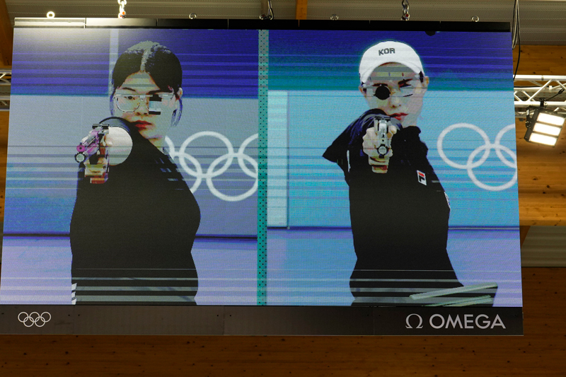 同じく韓国代表のオ・イェジン選手（左）と、キム・イェジ選手。写真：AP/アフロ