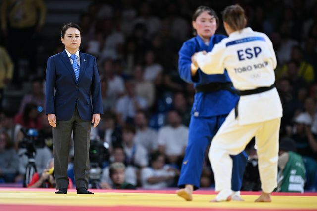 パリ五輪、柔道競技で審判を務める天野安喜子さん(松尾/アフロスポーツ)