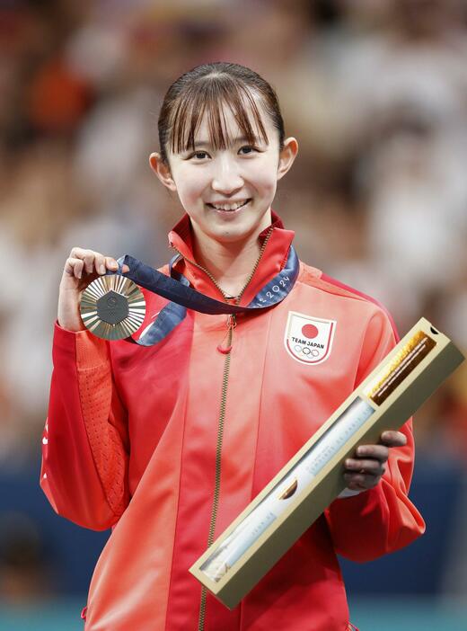 パリ五輪の卓球女子シングルスで銅メダルを獲得した早田ひな＝3日、パリ（共同）