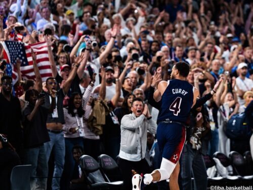 会場に駆けつけた数多くのファンがゲームを盛り上げた[写真]=fiba.basketball