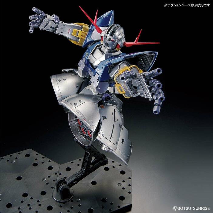 「機動戦士ガンダム」のジオングのガンプラ（「RG 1／144 ガンダムベース限定 ジオング［スペシャルコーティング］」（c）創通・サンライズ