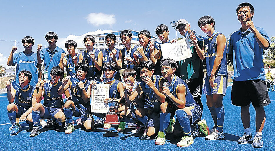 準優勝となった石動の選手＝長崎県川棚町の川棚大崎自然公園交流広場