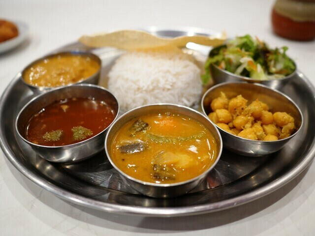 ケララミールス チキンカレーセット＋ワダ