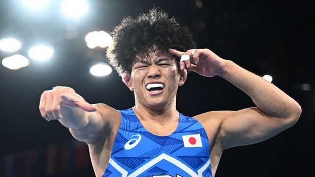 決勝進出を決めメダル確定させた清岡幸大郎選手(写真:ロイター/アフロ)