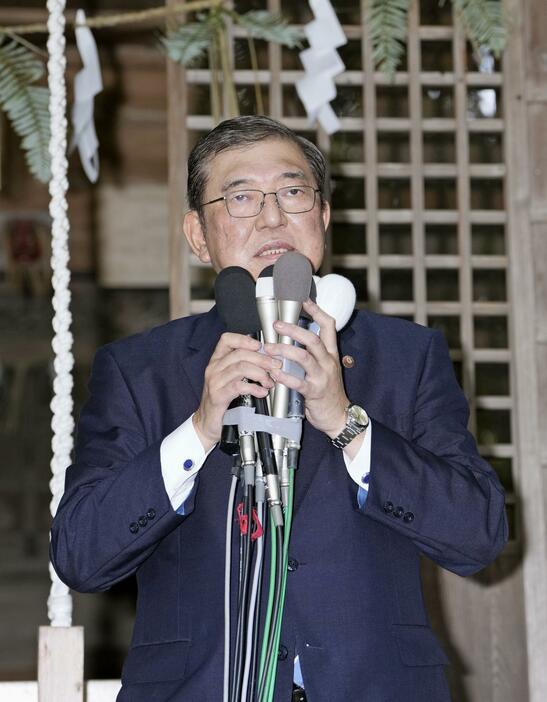 自民党総裁選への立候補を表明する石破元幹事長＝24日午前、鳥取県八頭町