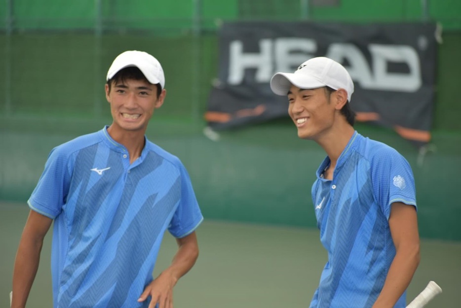 「2024年全日本学生テニス選手権大会」（三重・四日市テニスセンター）で男子ダブルス準決勝に進出した山本律（右）／髙妻蘭丸（筑波大学2年／2年）（写真提供◎全日本学生テニス連盟）