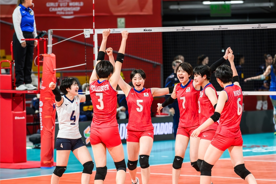 U17女子日本代表【写真：Volleyball World】