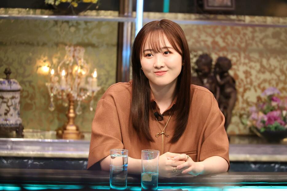 トークバラエティー番組「酒のツマミになる話」に出演する本田望結さん（C）フジテレビ