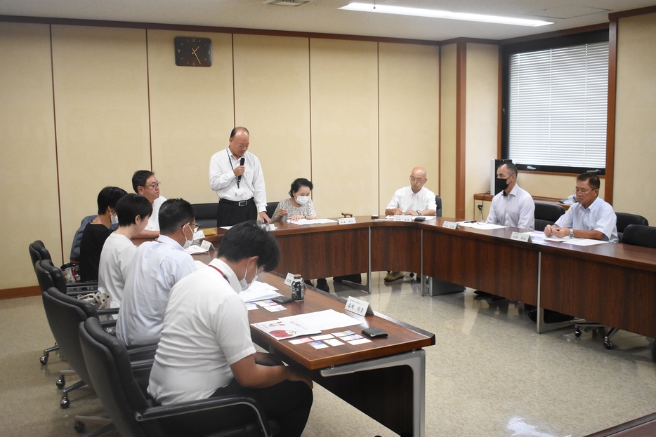 あいさつする野口会長=岡山県津山市で