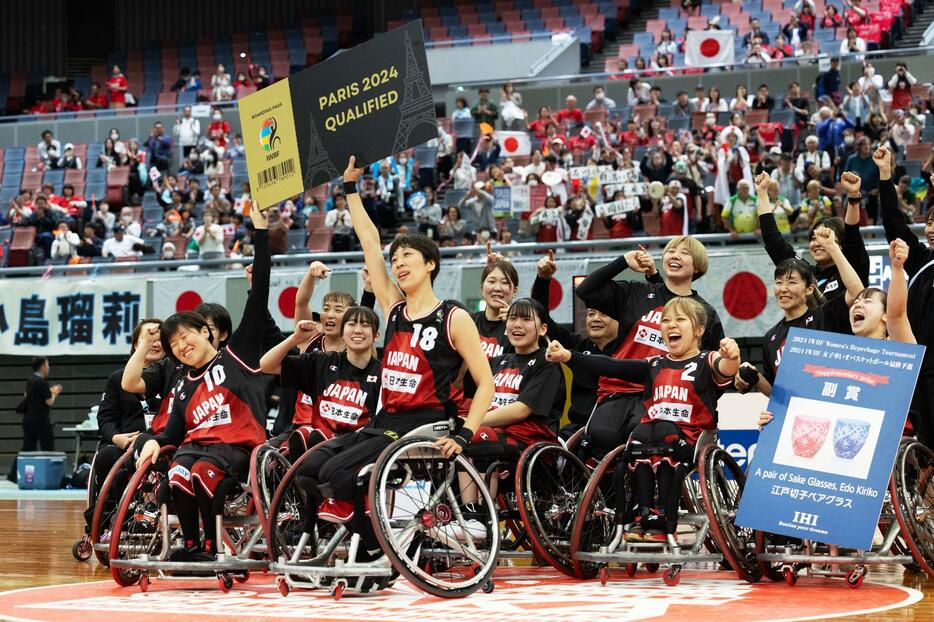 今年5月に行われた世界最終予選でオーストラリアを破りパリ切符をつかんだ女子日本チーム（撮影：越智貴雄）