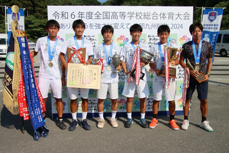 優勝した湘南工大附（神奈川）[画像/tennis365.net]