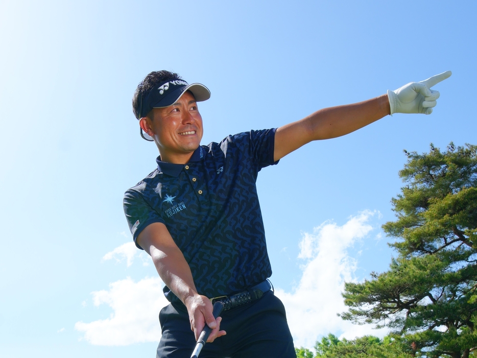 日本アーティスティックゴルフ協会・副会長の小島謙太郎プロ