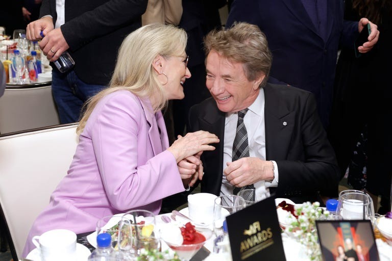 Getty Images AFIアワードのランチョンパーティで。メリル・ストリープ（Meryl Streep）、マーティン・ショート（Martin Short）