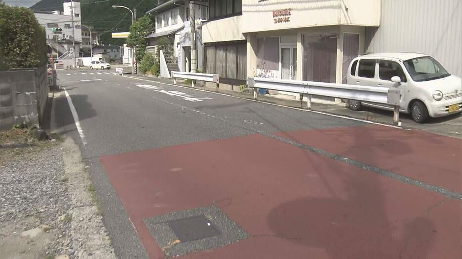 国道で車にはねられる　男性（８７）意識不明の重体　広島市安佐北区