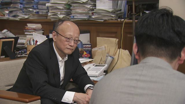 日本テレビの単独インタビューを受ける財務省の神田眞人・前財務官（7月30日）