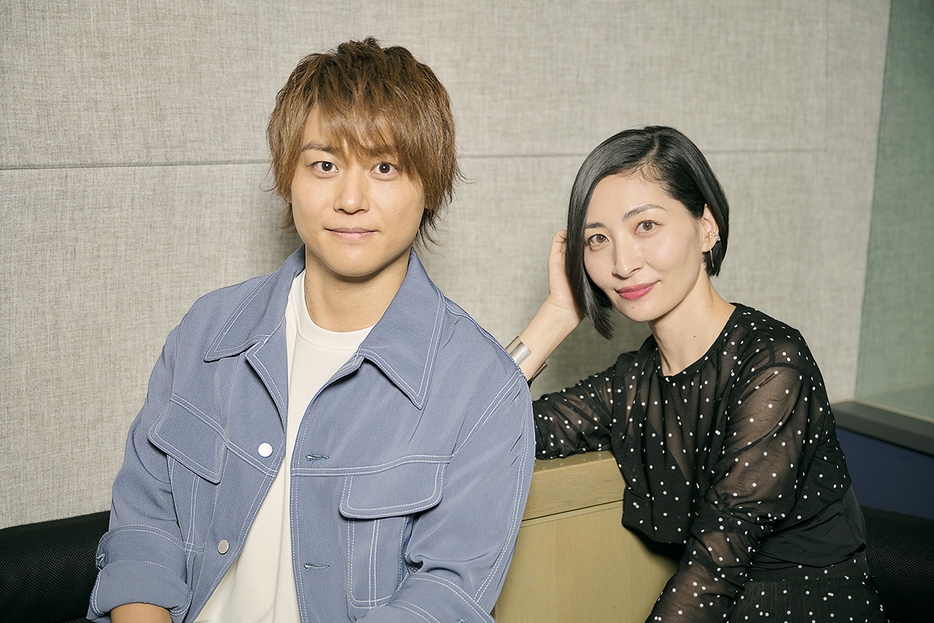 左から、河本啓佑さん、坂本真綾さん