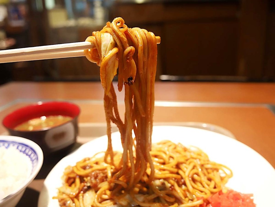 焼きそばは太麺派という人にもオススメのぼん繁