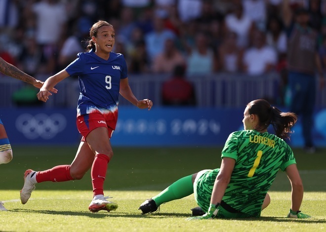 決勝ゴールを決めたスワンソン。(C)Getty Images