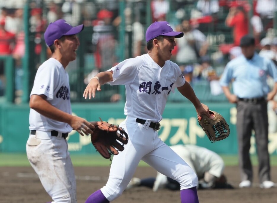 勝利に歓喜する関東一の選手（撮影：柳瀨心祐）