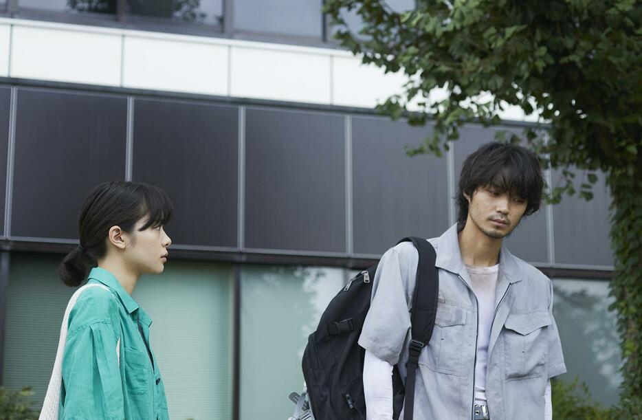 『若き見知らぬ者たち』より磯村勇斗、岸井ゆきの ©︎2024 The Young Strangers Film Partners