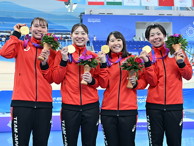 着実に発展を続けている中距離競技の選手たち(写真左から垣田真穂、内野艶和、梶原悠未、池田瑞紀：日本自転車競技連盟提供)