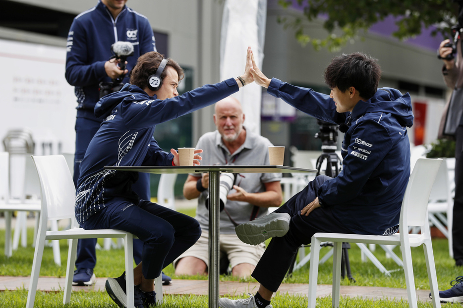 角田裕毅とニック・デ・フリーズ